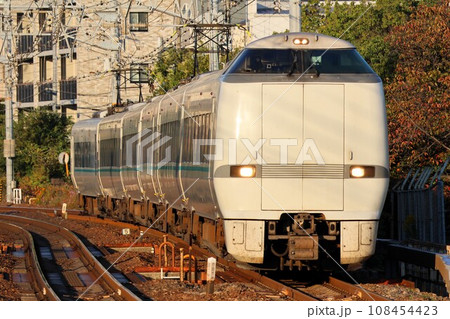 【JR西日本】289系「らくラクはりま」（JR神戸線：さくら夙川駅） 108454423