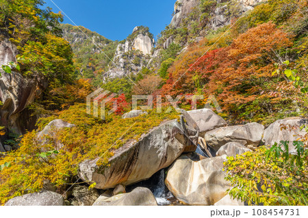 秋の昇仙峡　（山梨県） 108454731