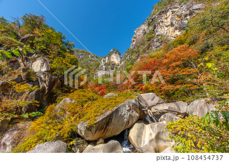 秋の昇仙峡　（山梨県） 108454737