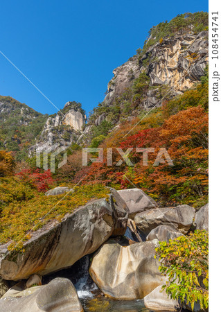 秋の昇仙峡　（山梨県） 108454741