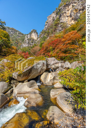 秋の昇仙峡　（山梨県） 108454742