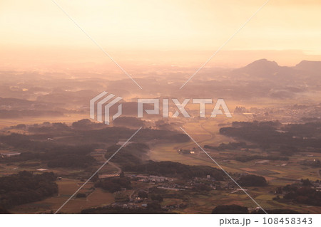 茨城県石岡市足尾山からの朝の風景 茨城県石岡市足尾山からの朝の風景 108458343