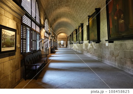 博物館の廊下 サン・アグスティン教会 マニラ イントラムロス 博物館の廊下 サン・アグスティン教会 マニラ イントラムロス 108458625