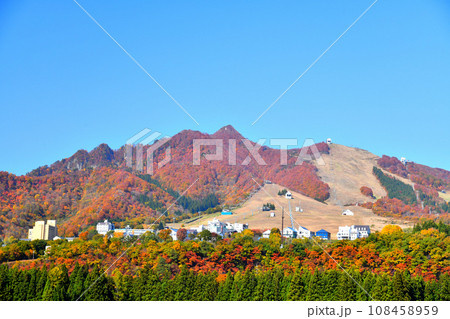 岩原スキー場方面を望む(新潟県湯沢町)【2023.11】 108458959