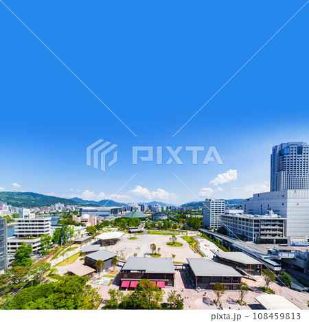 ひろしまゲートパーク は 広島市民球場 の 跡地 にある 【 広島市 の 風景 】 ひろしまゲートパーク は 広島市民球場 の 跡地 にある 【 広島市 の 風景 】 108459813