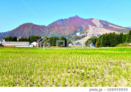 岩原スキー場方面を望む(新潟県湯沢町)【2023.11】 岩原スキー場方面を望む(新潟県湯沢町)【2023.11】 108459930