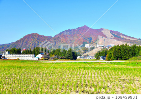 岩原スキー場方面を望む(新潟県湯沢町)【2023.11】 108459931