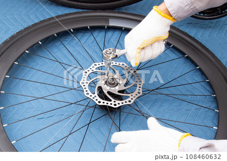 自転車のディスクブレーキの分解 組立作業 自転車のディスクブレーキの分解 組立作業 108460632