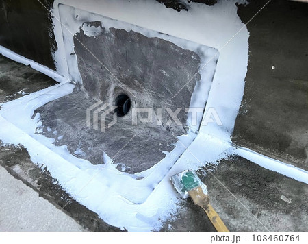 改修用ドレンをしっかりシーリングで設置 108460764