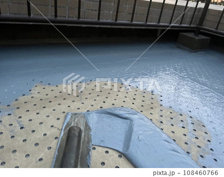 通気緩衝シートに小手でウレタン一層目を塗布 通気緩衝シートに小手でウレタン一層目を塗布 108460766