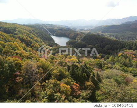 長老湖の紅葉 空撮 長老湖の紅葉 空撮 108461419