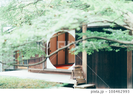 鎌倉の寺の風景 108462993