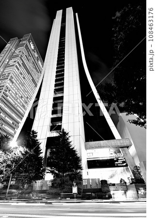 新宿新都心  超高層ビル群の風景 モノクローム 新宿新都心  超高層ビル群の風景 モノクローム 108463176
