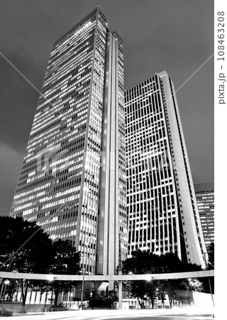新宿新都心 超高層ビル群の風景 モノクローム 新宿新都心 超高層ビル群の風景 モノクローム 108463208