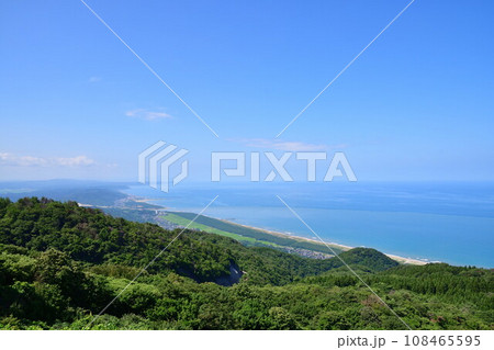 弥彦山から日本海の眺望(新潟県) 弥彦山から日本海の眺望(新潟県) 108465595