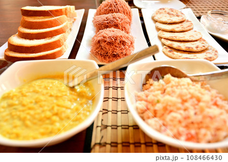 スリランカの世界遺産、ゴールのホテルで朝食を楽しむ 108466430