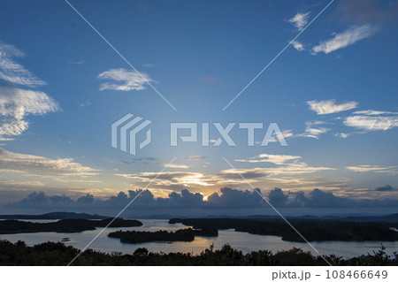 夕日に輝く英虞湾 夕日に輝く英虞湾 108466649
