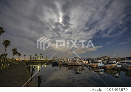 マリーナの月夜 108468670