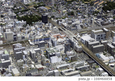 総武線の西船橋駅付近を空撮 総武線の西船橋駅付近を空撮 108468858