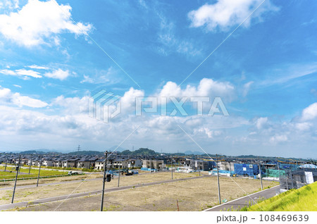 郊外の宅地造成地 108469639