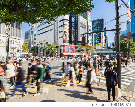 三連休初日の渋谷駅前 スクランブル交差点 三連休初日の渋谷駅前 スクランブル交差点 108469973