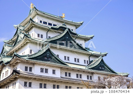 名古屋市、晴天下の名古屋城 108470434