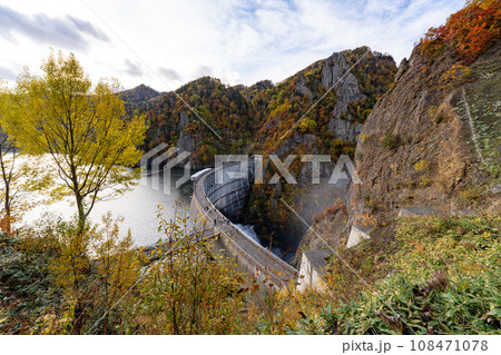 北海道　札幌　定山渓　温泉　豊平峡　ダム　紅葉　秋 108471078