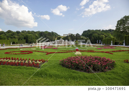 View of the Schoenbrunn Palace Park 108471691