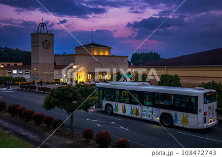 栃木県 那須ガーデンアウトレット 夕暮れ時 栃木県 那須ガーデンアウトレット 夕暮れ時 108472743