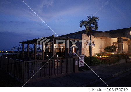 Seaside Restaurantの夜風景_嘉手納 108476710