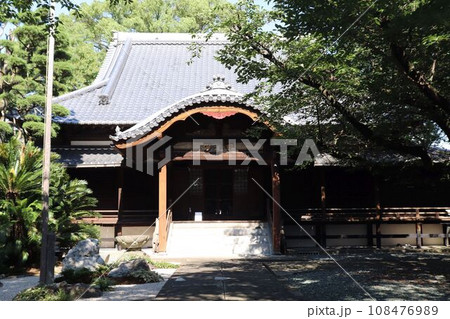 八女福島白壁の町並み　無量寿院の本堂 108476989