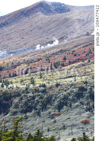 草津白根山 　志賀草津高原ルートからの風景　秋の季節　　　　　　 108477422