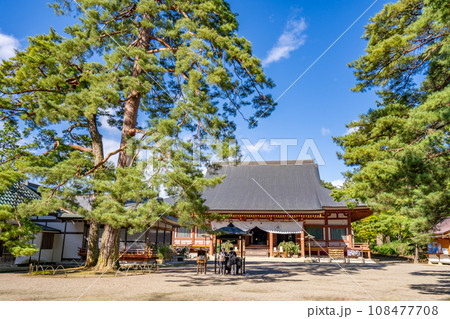 毛越寺　本堂　日本庭園史上特に貴重な平安時代の浄土庭園遺構　世界遺産　国の特別史跡・特別名勝 108477708