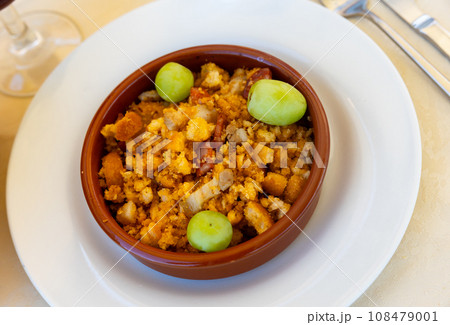 Plate with typical spanish dish migas pastoriles. Spanish cuisine 108479001
