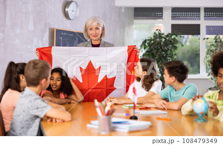 students listen to woman teacher who talks about Canada 108479349