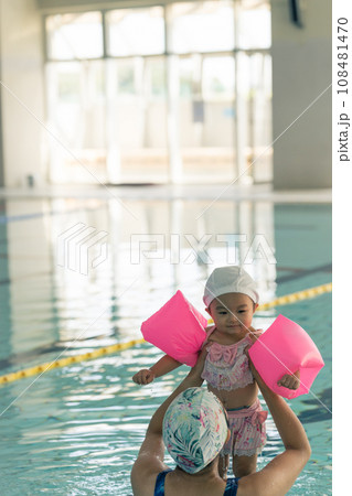 ベビースイミング ベビースイミング 108481470