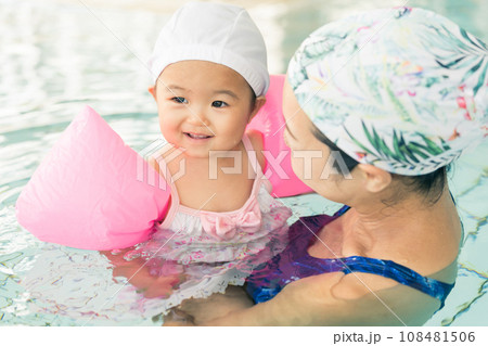 ベビースイミング ベビースイミング 108481506