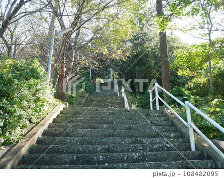 三重県鳥羽市神島　八代神社の階段 108482095