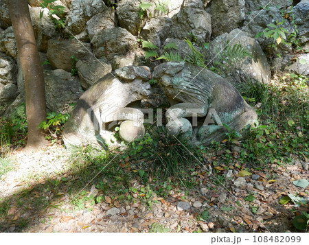 三重県鳥羽市神島 八代神社の狛犬 三重県鳥羽市神島 八代神社の狛犬 108482099