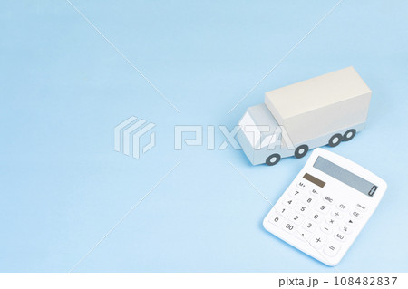 大型トラック 物流イメージ トレーラー 配送 配達 宅配 引っ越し 運送業 大型トラック 物流イメージ トレーラー 配送 配達 宅配 引っ越し 運送業 108482837