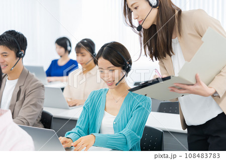 コールセンター コールセンター 108483783