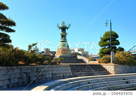 【香川県】丸亀港にある金毘羅講燈籠（太助燈籠） 108483950