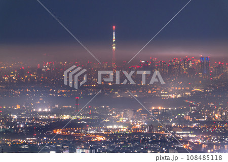 《東京都》東京遠景都市夜景・山間部から眺め 《東京都》東京遠景都市夜景・山間部から眺め 108485118