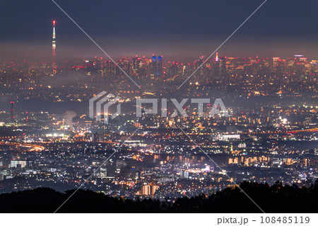 《東京都》東京遠景都市夜景・山間部から眺め 《東京都》東京遠景都市夜景・山間部から眺め 108485119