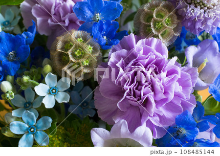 青と紫の花束 108485144