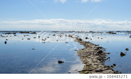日本の渚百選　男鹿半島　鵜ノ崎海岸　秋田県 108485271