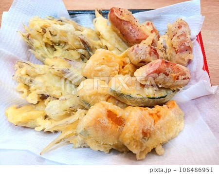 家庭の天ぷらの盛り合わせ 家庭の天ぷらの盛り合わせ 108486951
