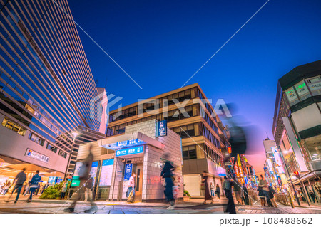 日本の横浜都市景観 11月。全国平均/7週連続減↓…横浜駅や横浜駅前パルナードSTなどを望む 日本の横浜都市景観 11月。全国平均/7週連続減↓…横浜駅や横浜駅前パルナードSTなどを望む 108488662