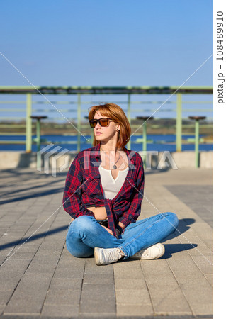 Close-up Portrait of Stylish Redhead Woman in Urban Autumn Fashion Close-up Portrait of Stylish Redhead Woman in Urban Autumn Fashion 108489910