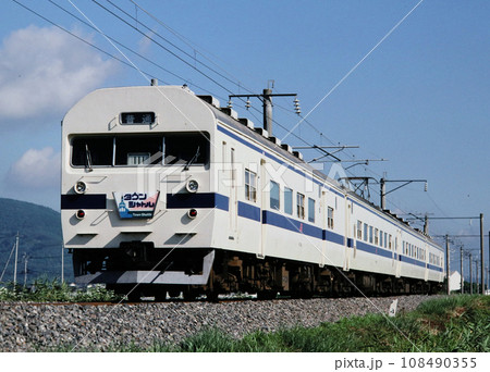 長崎本線肥前鹿島駅付近を走る715系電車 108490355